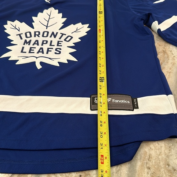 NWT Toronto Maple Leafs Jersey Matthews - Picture 9 of 11